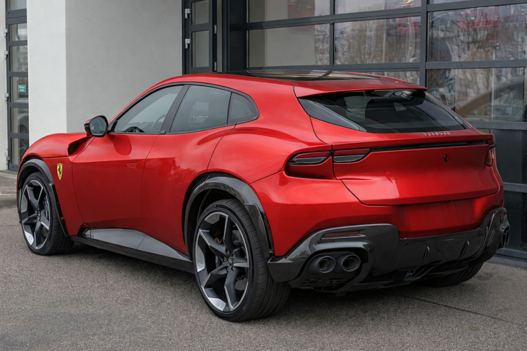 Ferrari Purosangue crveni luksuzni SUV sa V12 motorom