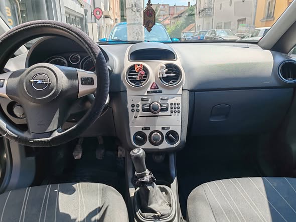 Opel Corsa 1.4 benzin 2007. godište na prodaju