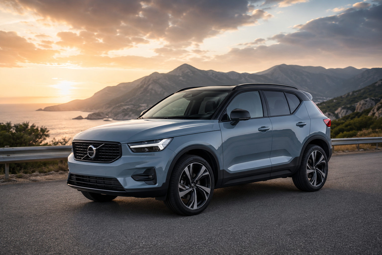 Volvo XC40 parkiran pored obalskog puta sa pogledom na more i planine u pozadini